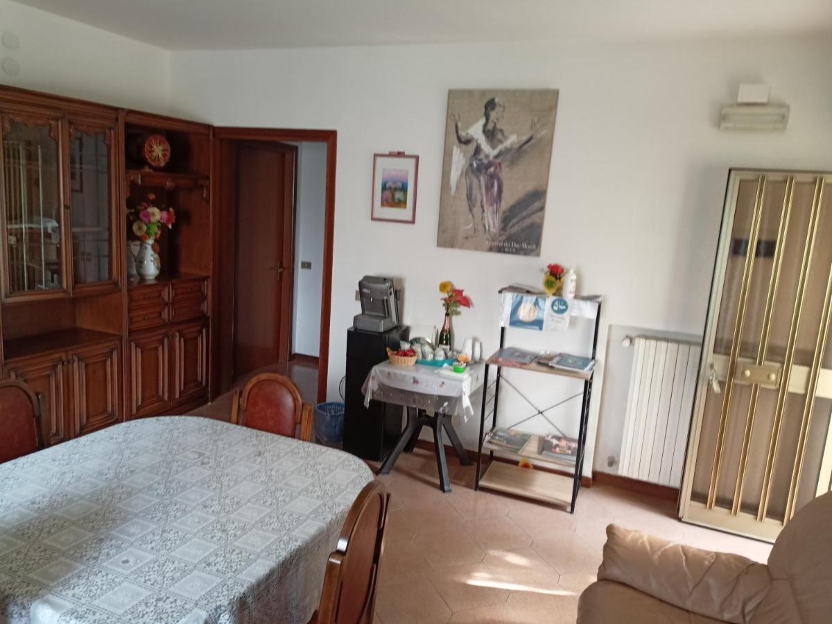 Da Angela - Camere Con Bagno Privato A Foligno Vicino Al Centro Buitenkant foto