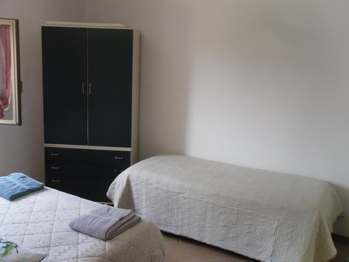 Da Angela - Camere Con Bagno Privato A Foligno Vicino Al Centro Buitenkant foto