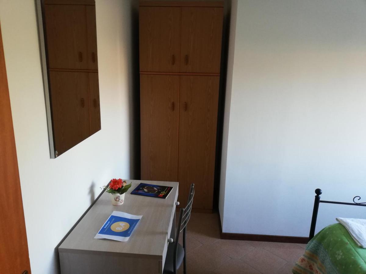 Da Angela - Camere Con Bagno Privato A Foligno Vicino Al Centro Buitenkant foto